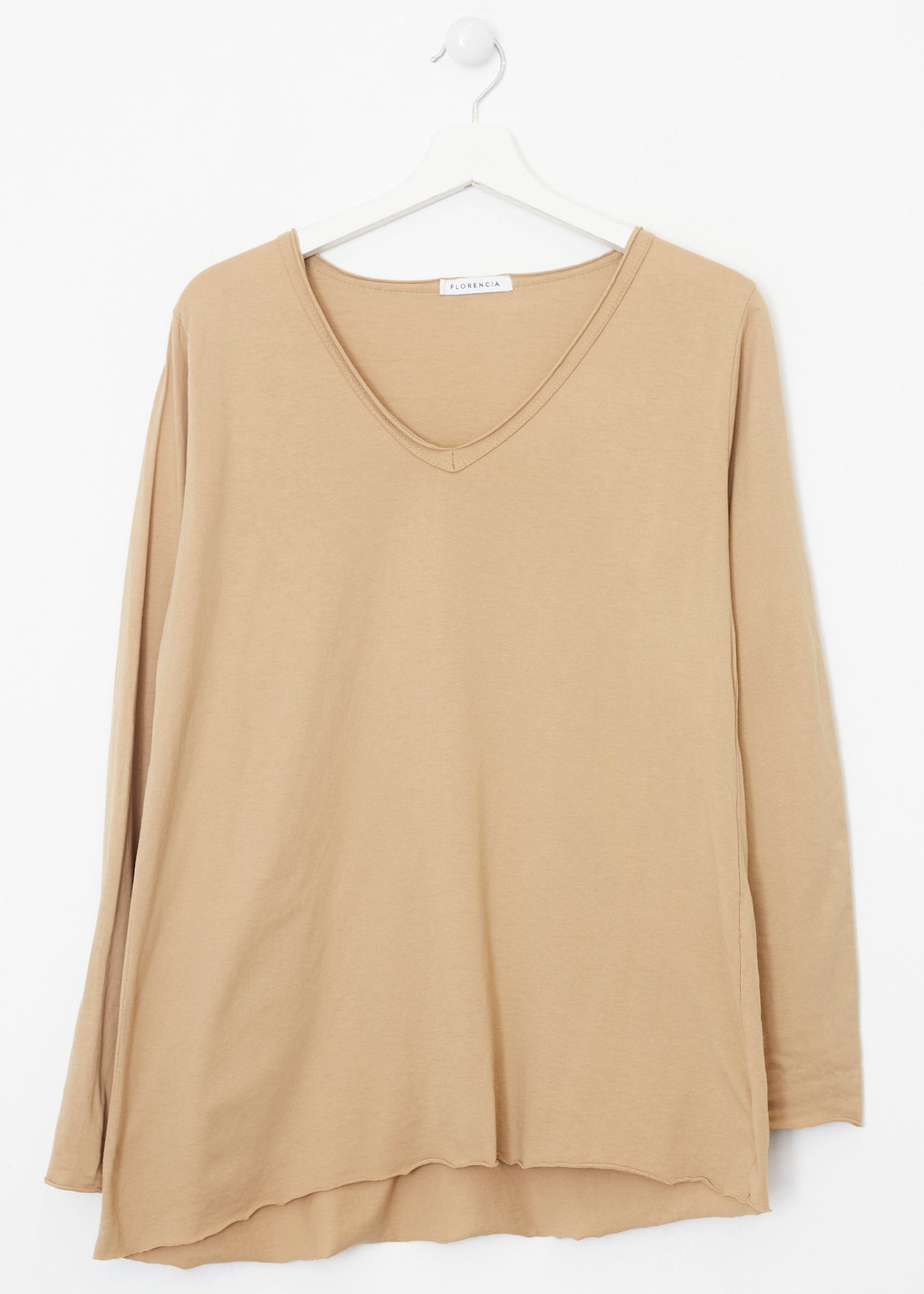 Camiseta básica cuello punta