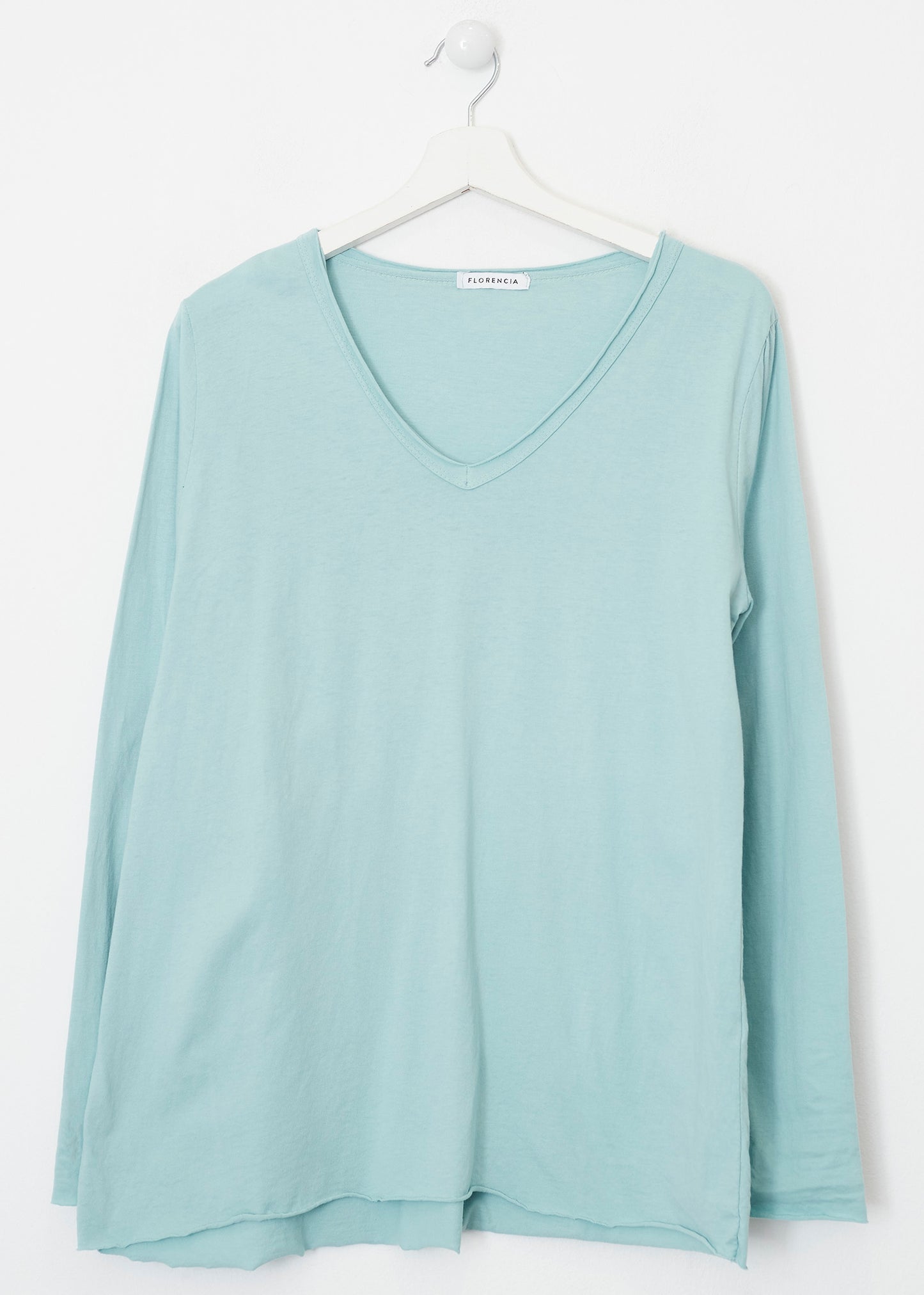 Camiseta básica cuello punta