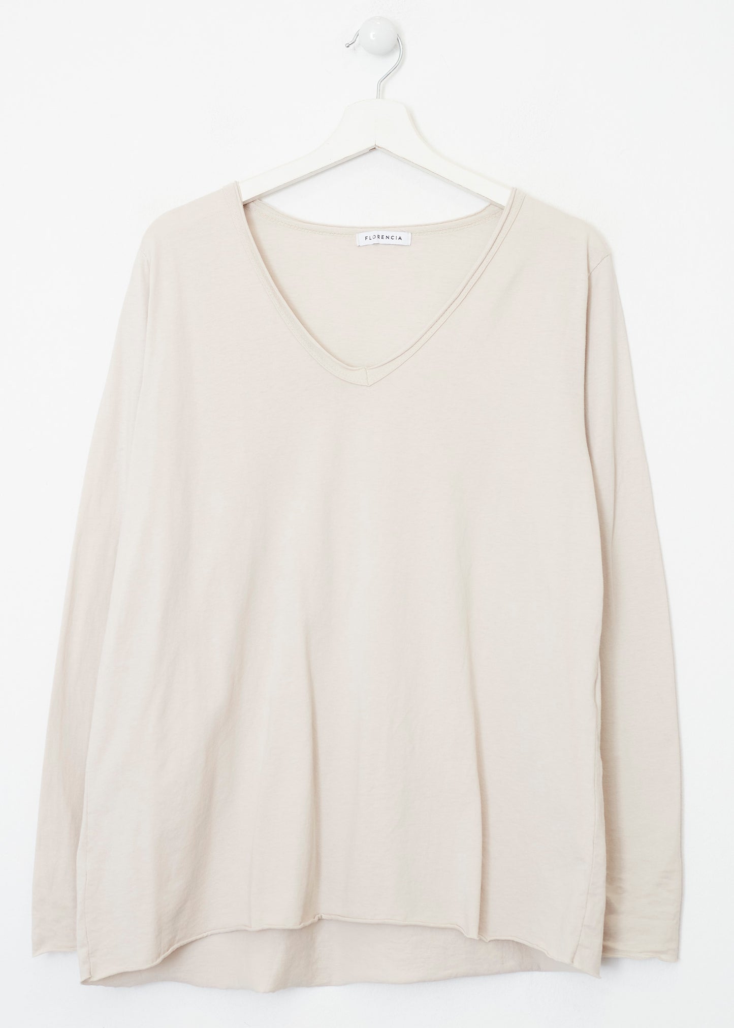 Camiseta básica cuello punta