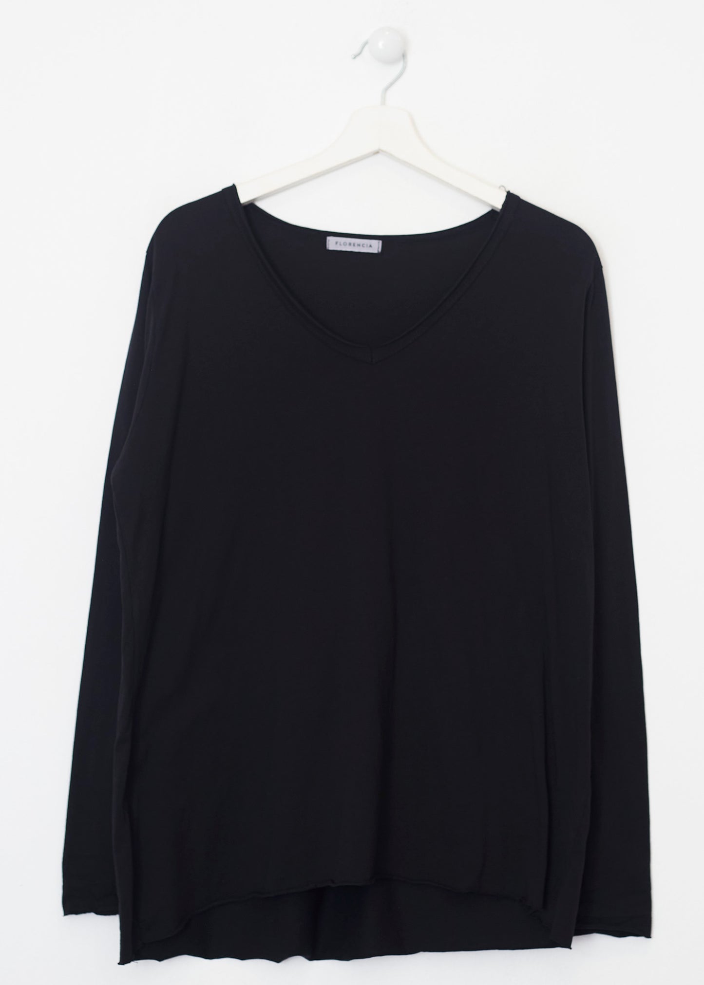 Camiseta básica cuello punta
