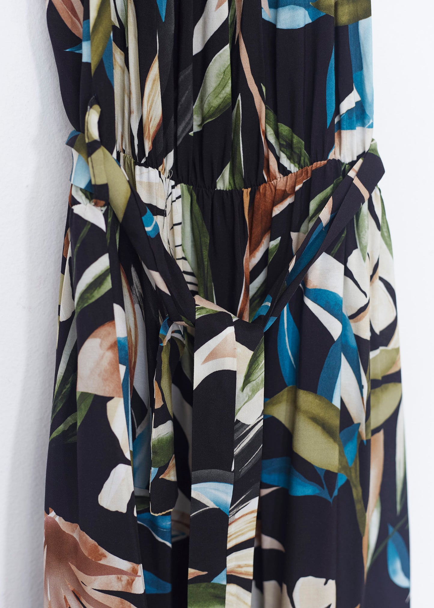 Vestido halter hojas