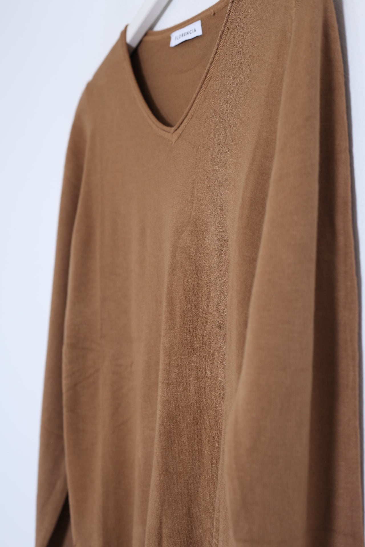 Jersey básico cuello punta