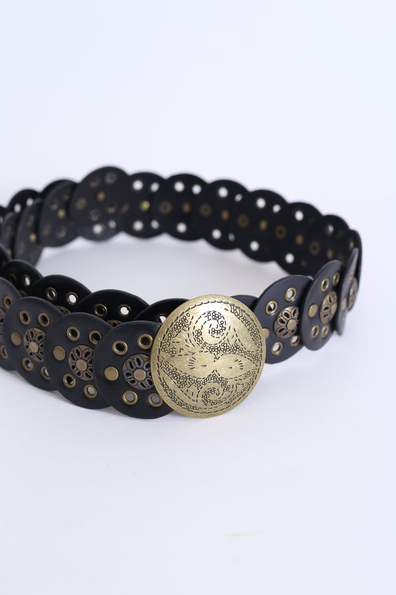 Cinturón tachuelas círculos