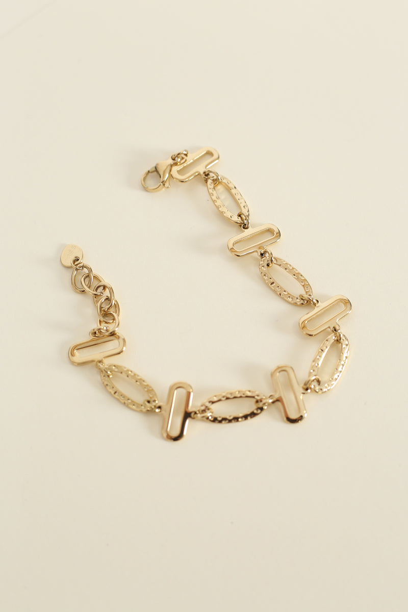 Flower and pearl bracelet