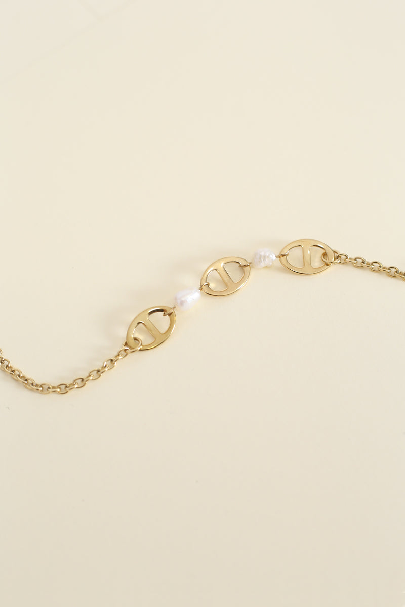 Flower and pearl bracelet