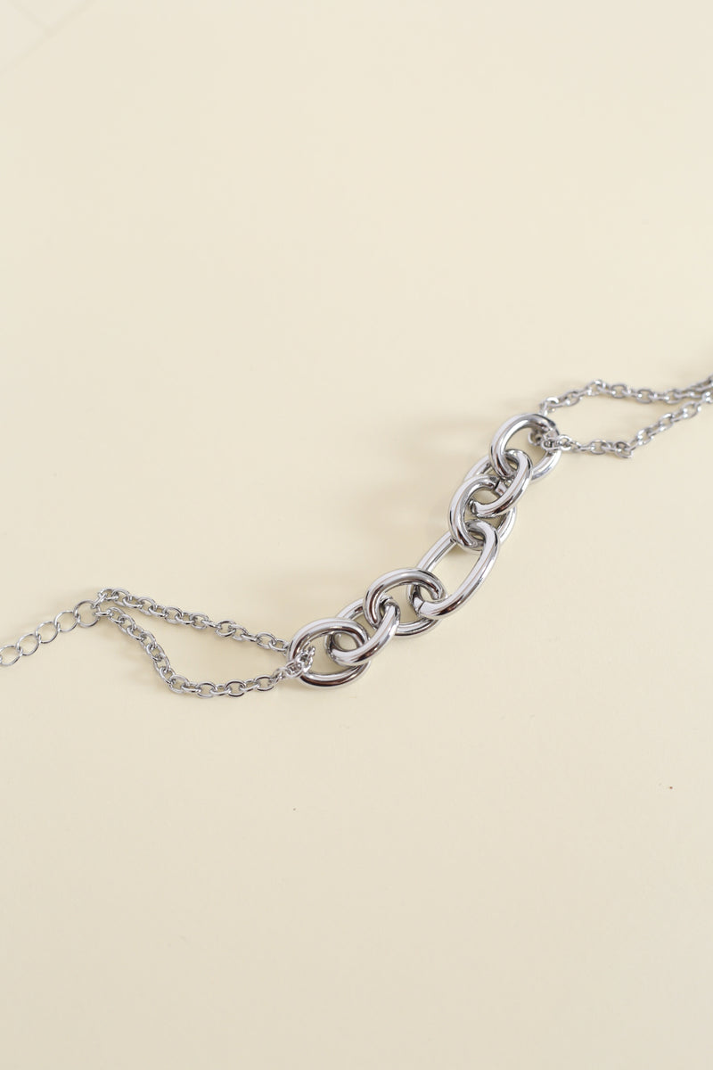 Flower and pearl bracelet