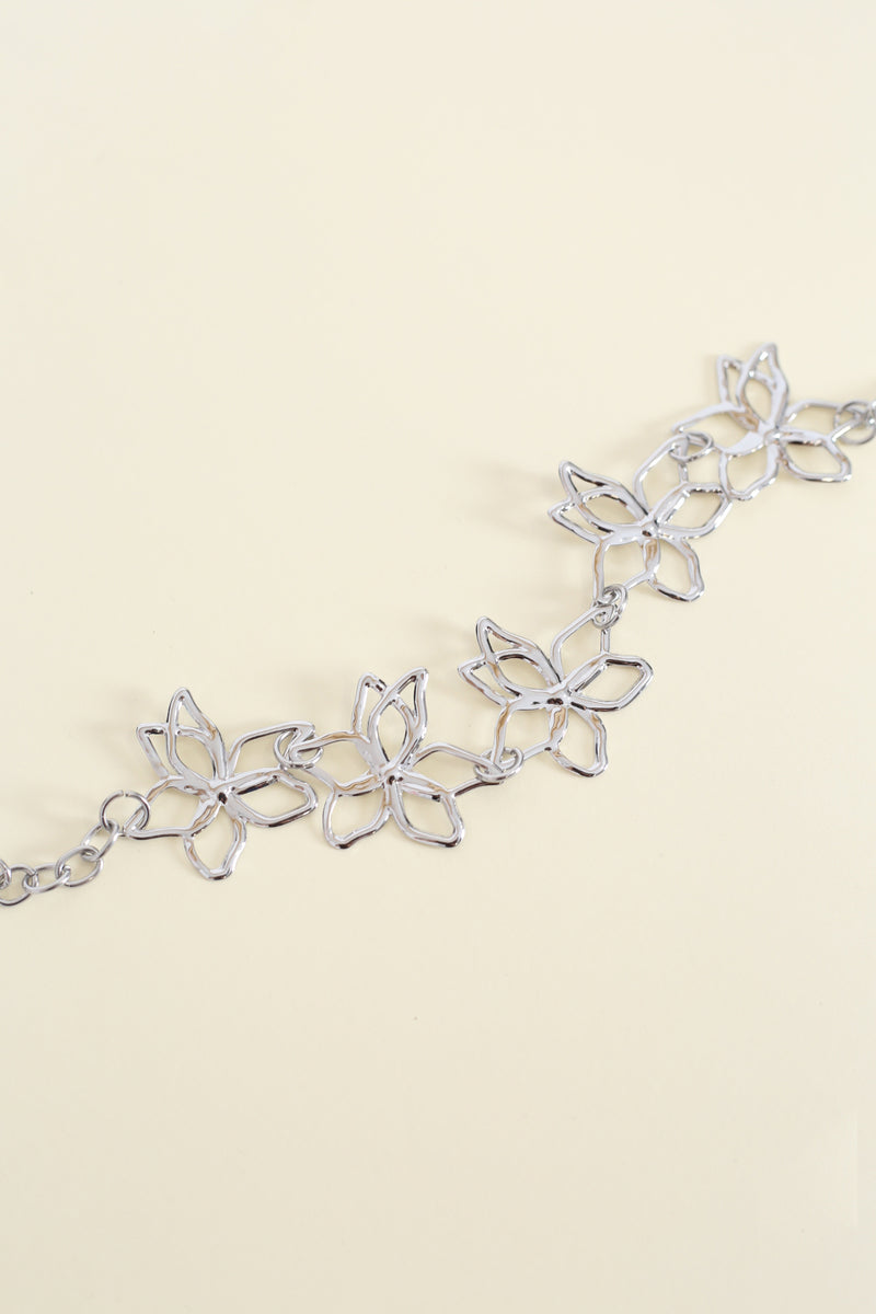 Flower and pearl bracelet