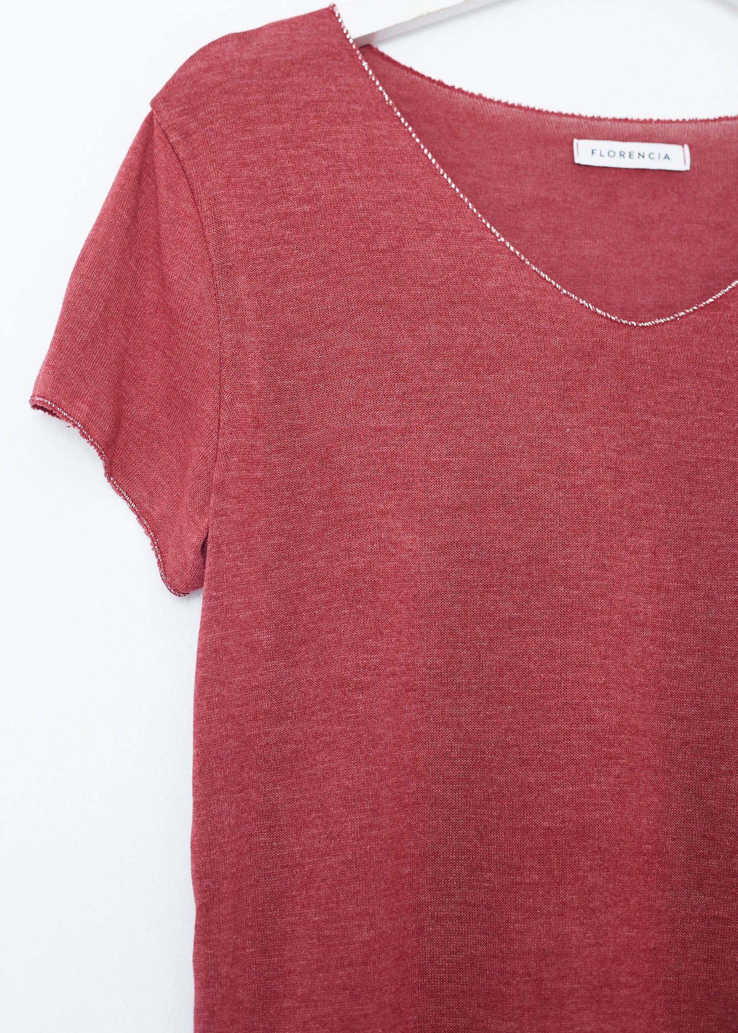 Camiseta cuello pico brillo