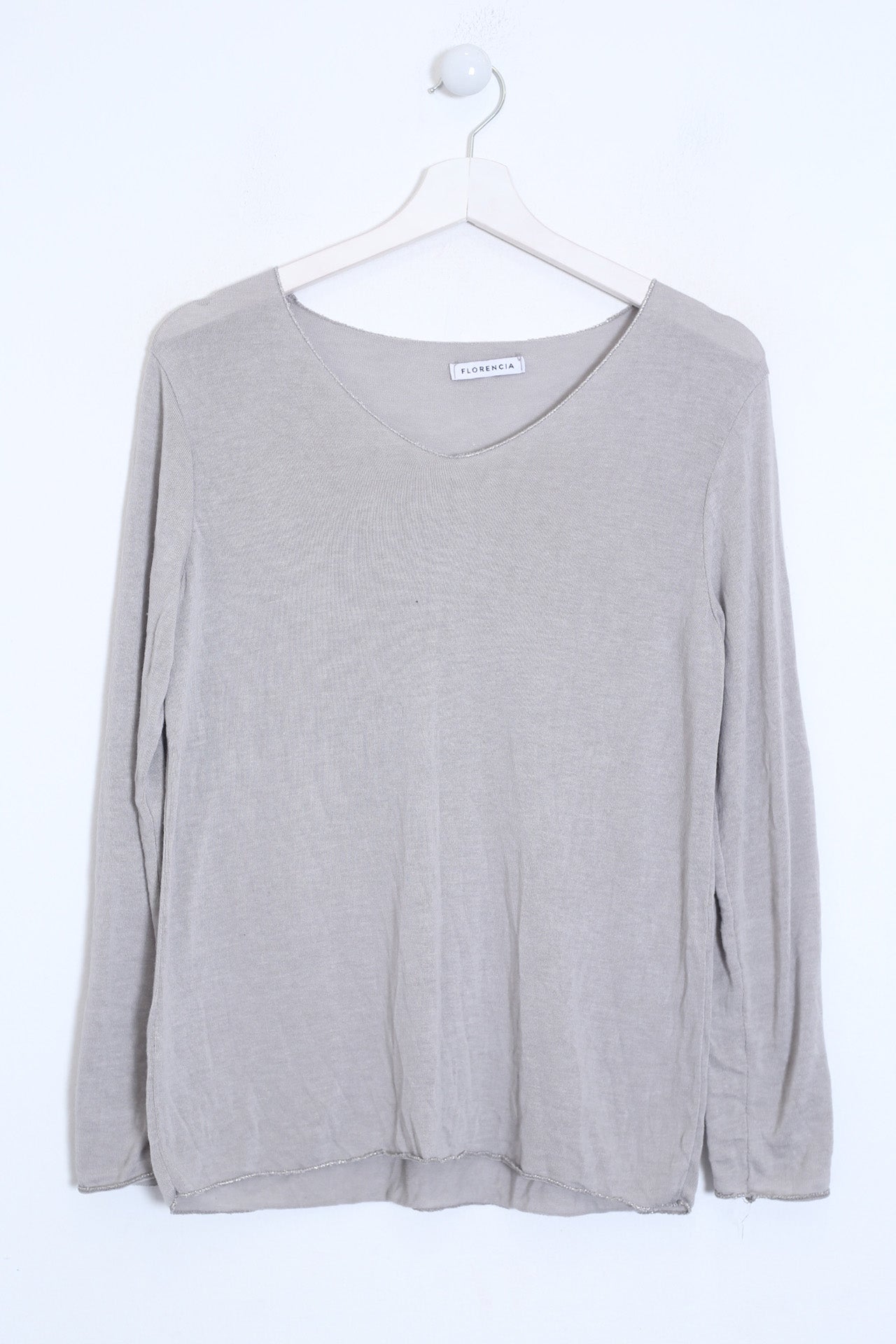 Camiseta cuello punta plata