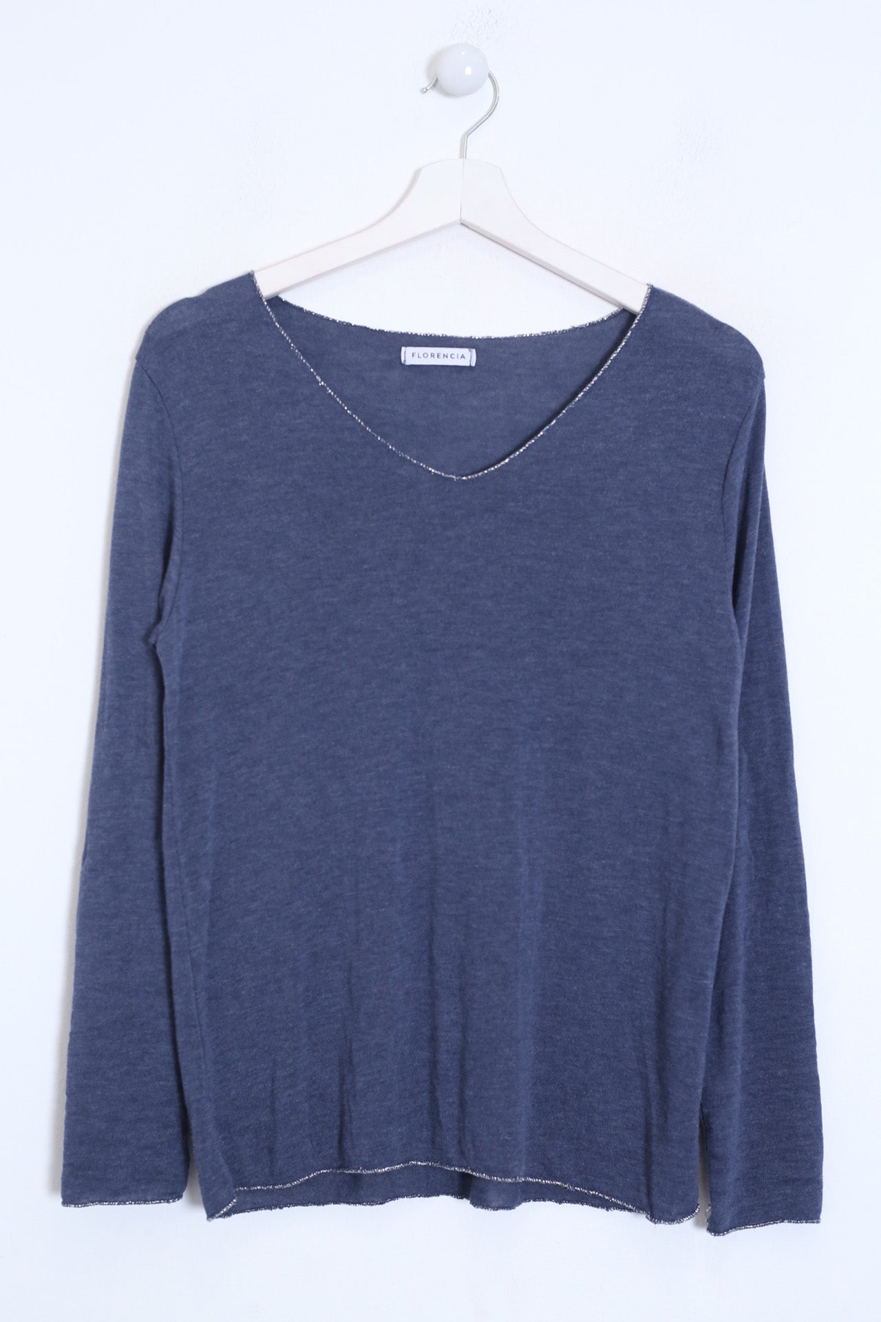 Camiseta cuello punta plata