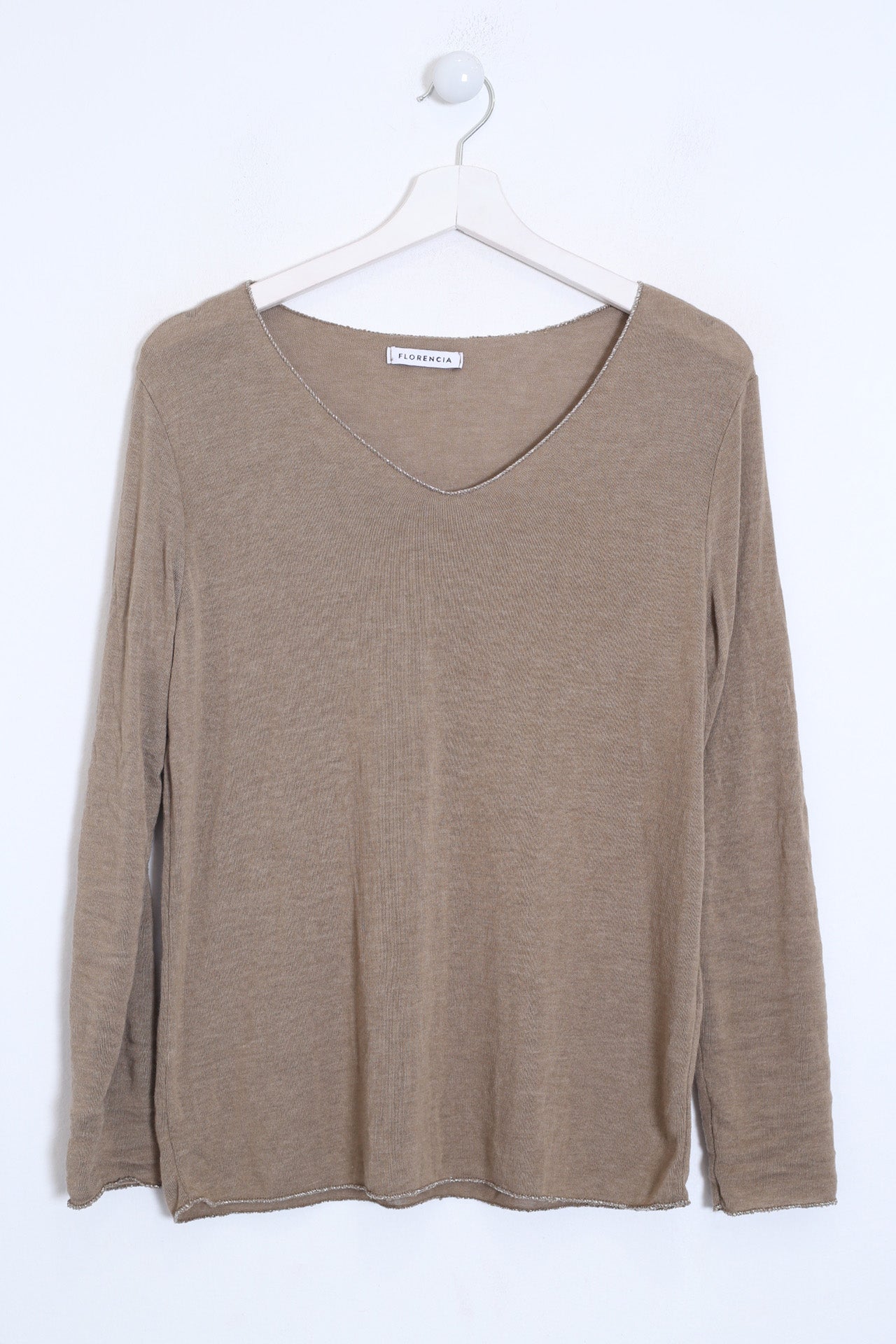 Camiseta cuello punta plata