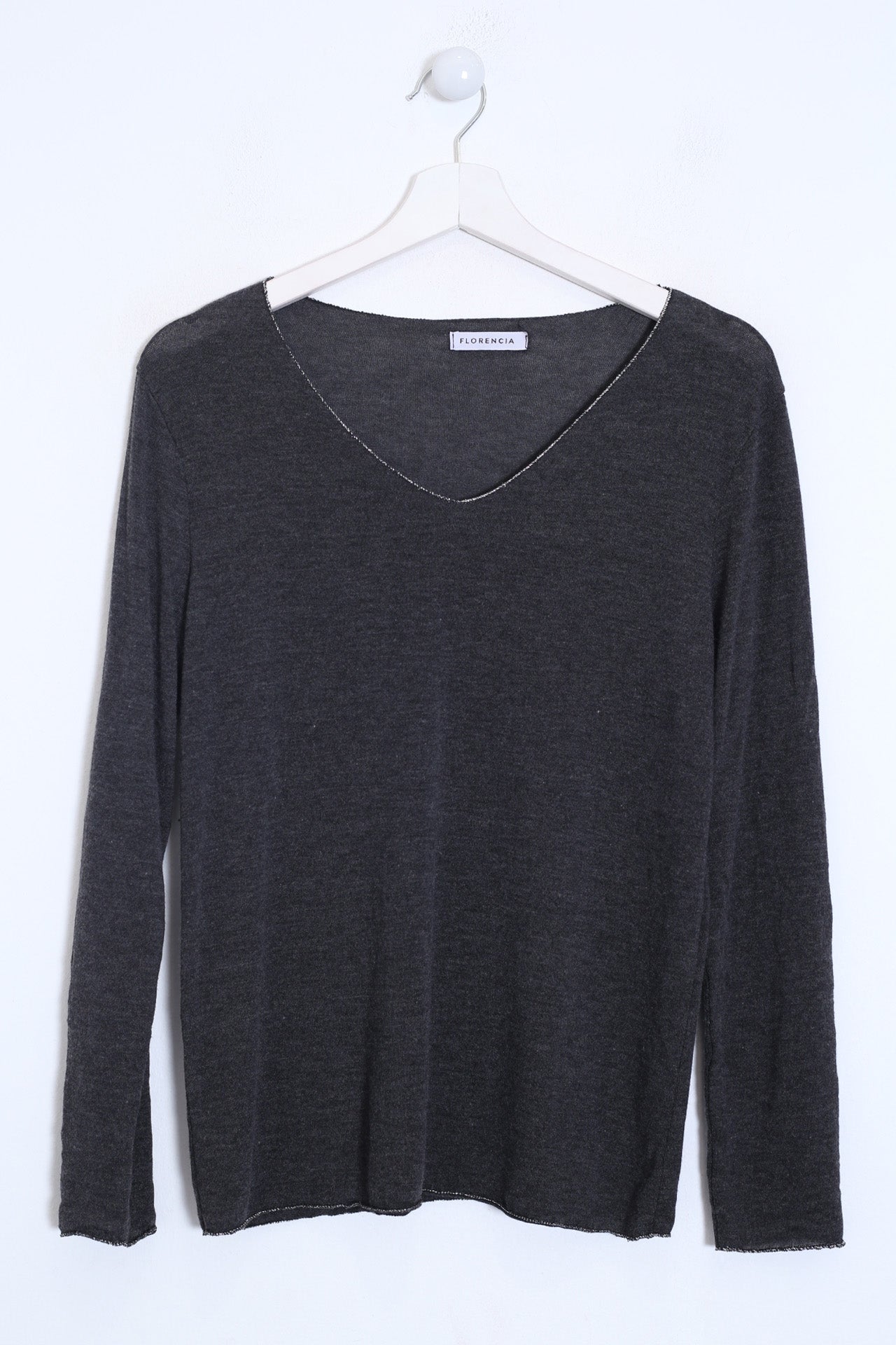 Camiseta cuello punta plata