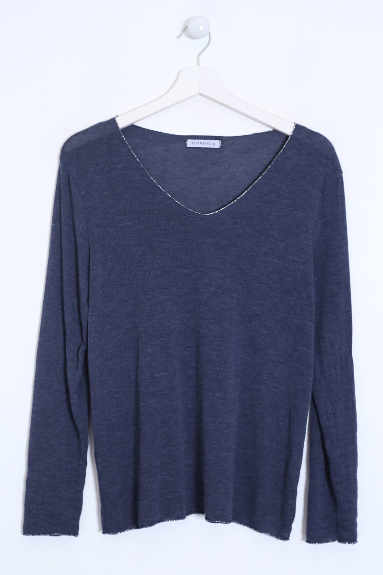 Camiseta cuello punta plata