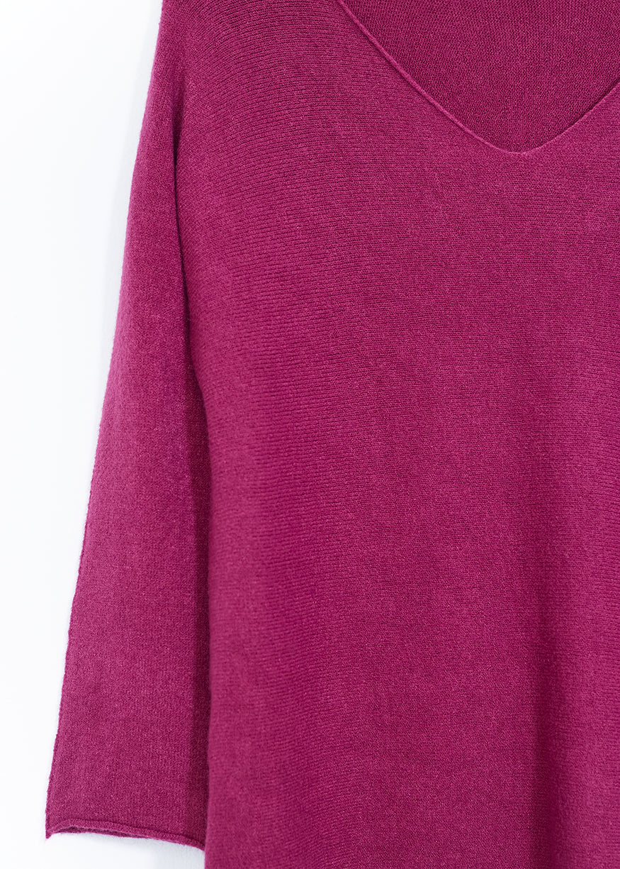 Seamless point-neck sweater