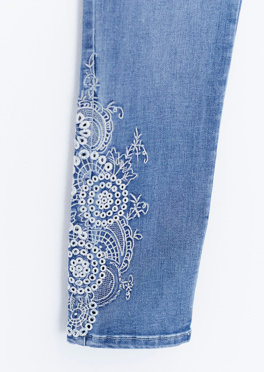 Embroidered cropped jeans
