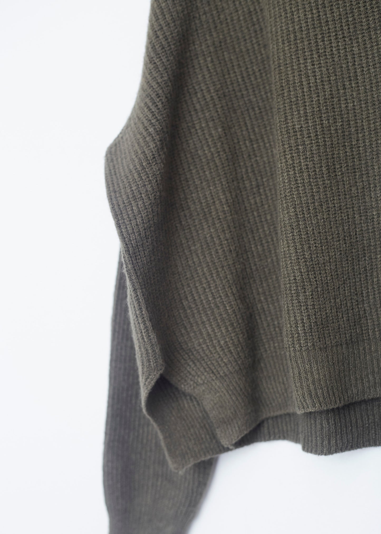 Seamless jersey with openings