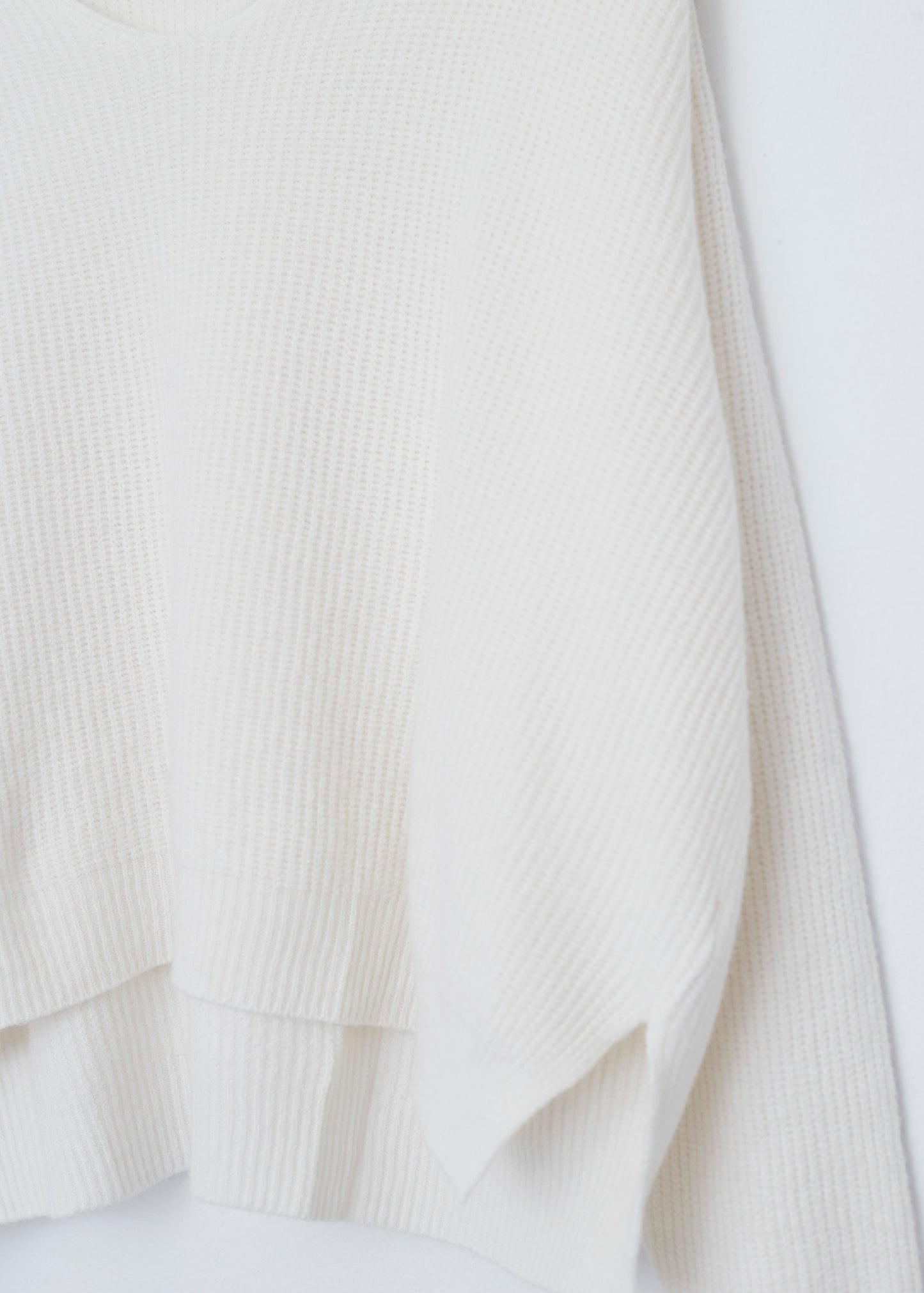 Seamless jersey with openings