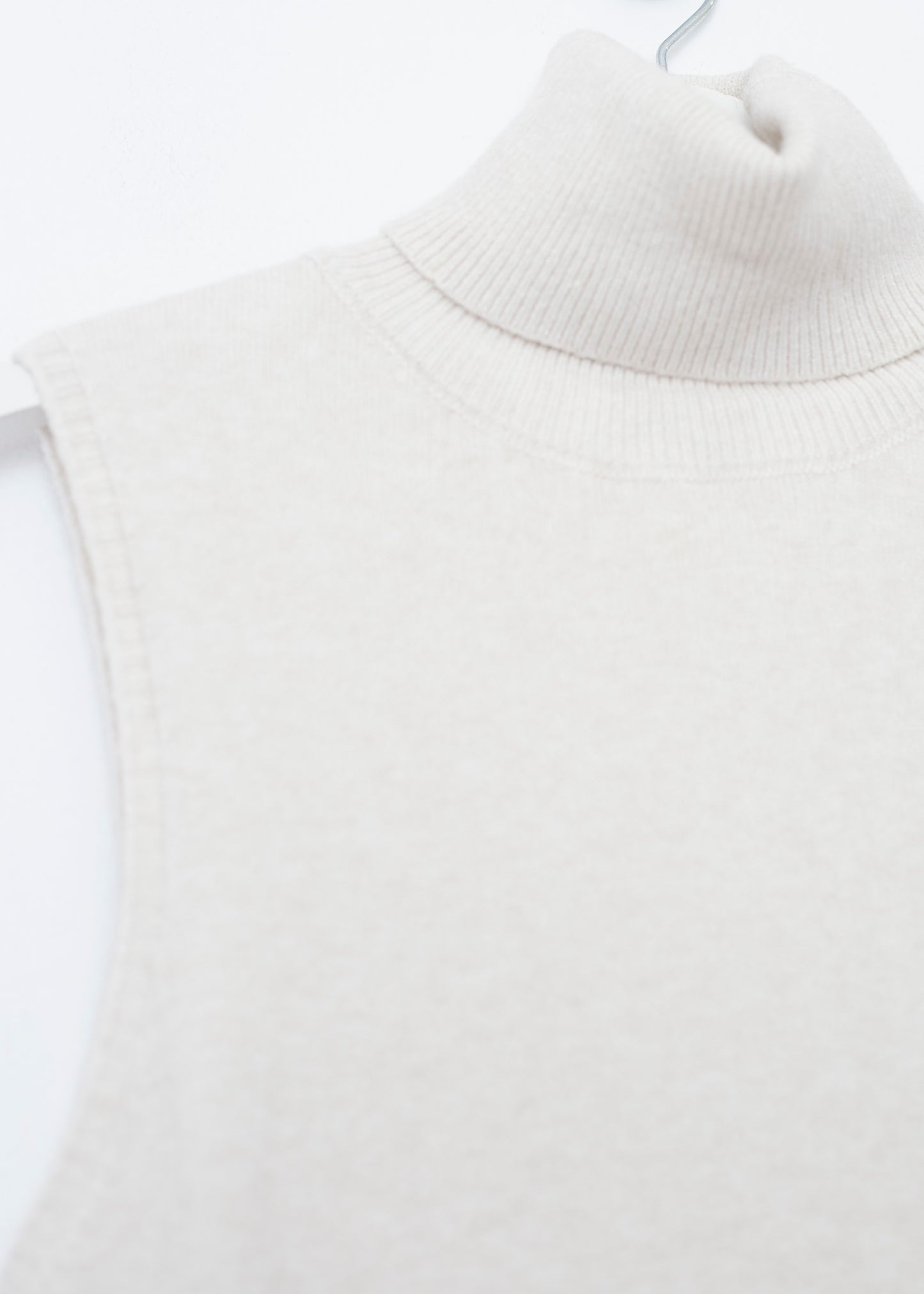 Sleeveless jersey