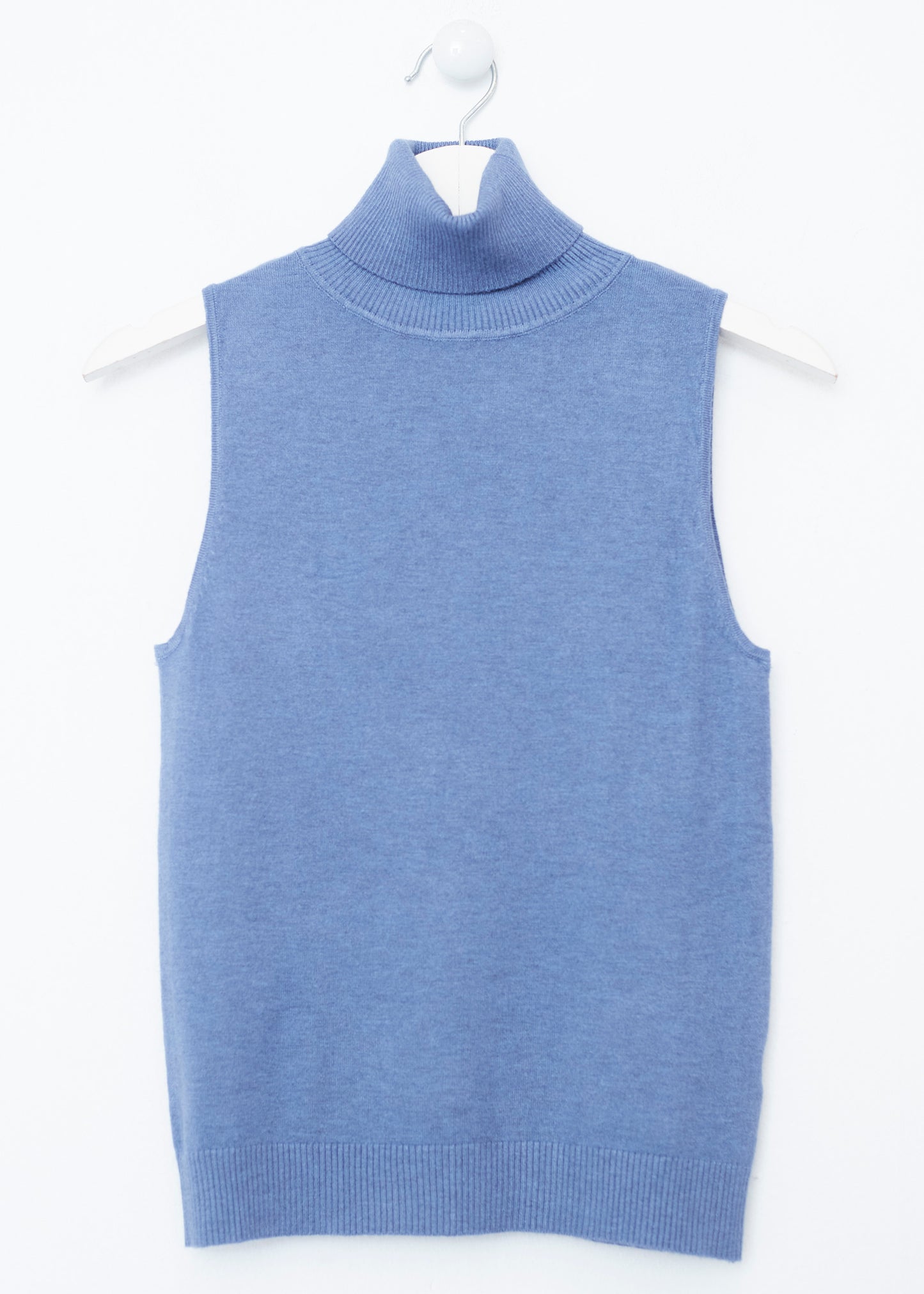 Sleeveless turtleneck sweater