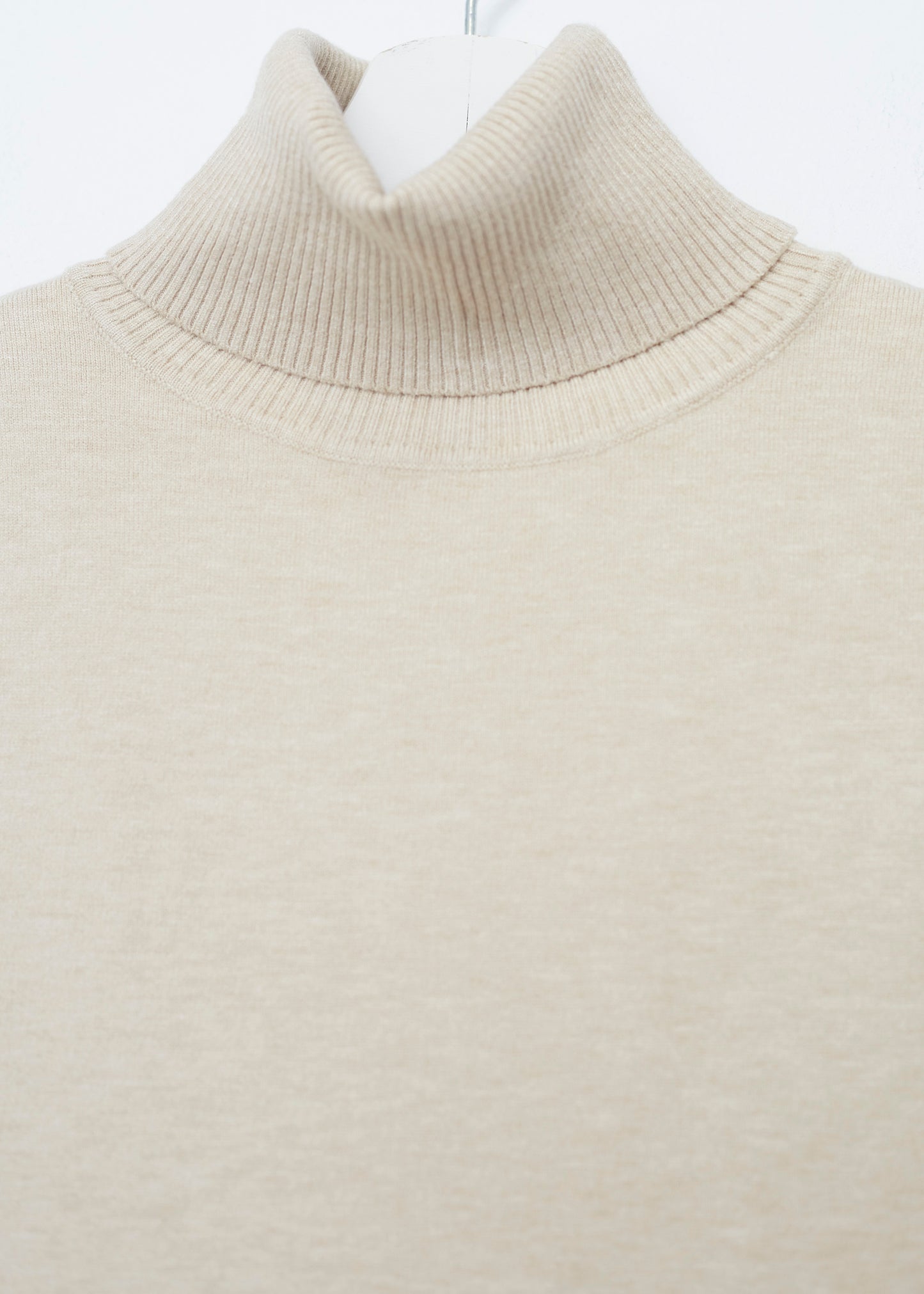 Sleeveless turtleneck sweater