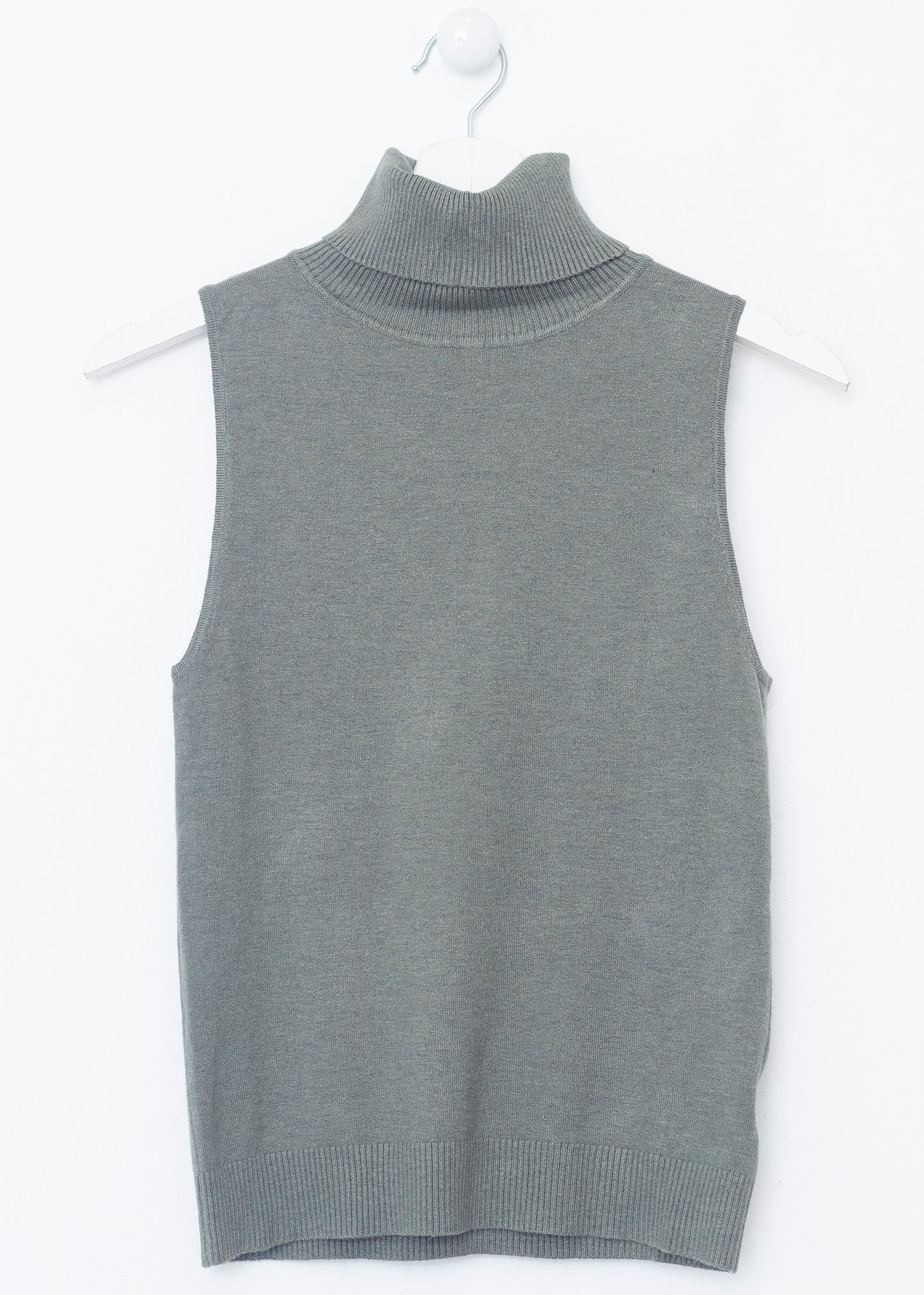 Sleeveless turtleneck sweater