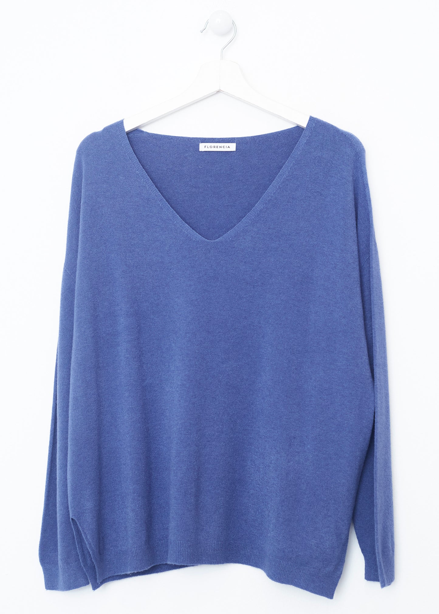 Seamless point-neck sweater