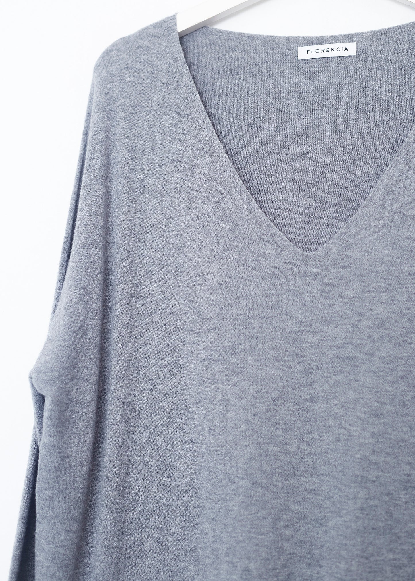 Seamless point-neck sweater