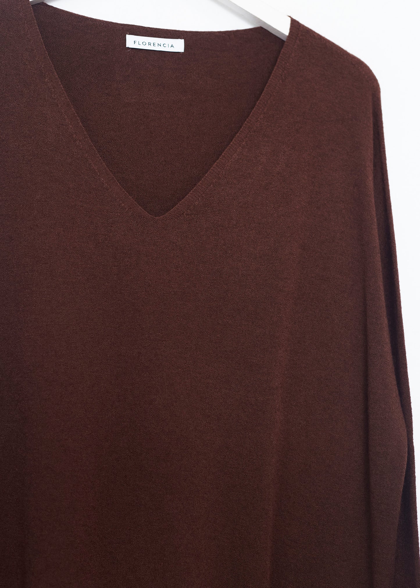 Seamless point-neck sweater