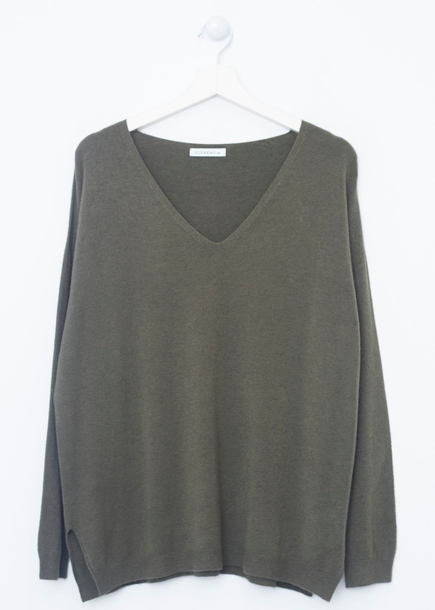 Seamless point-neck sweater