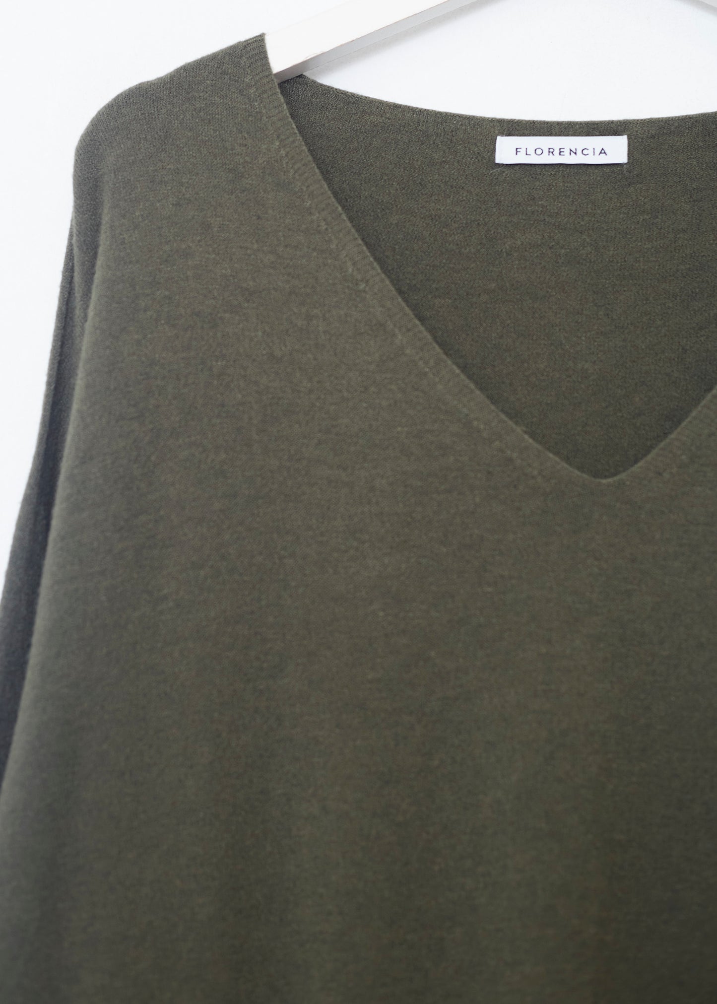Seamless point-neck sweater