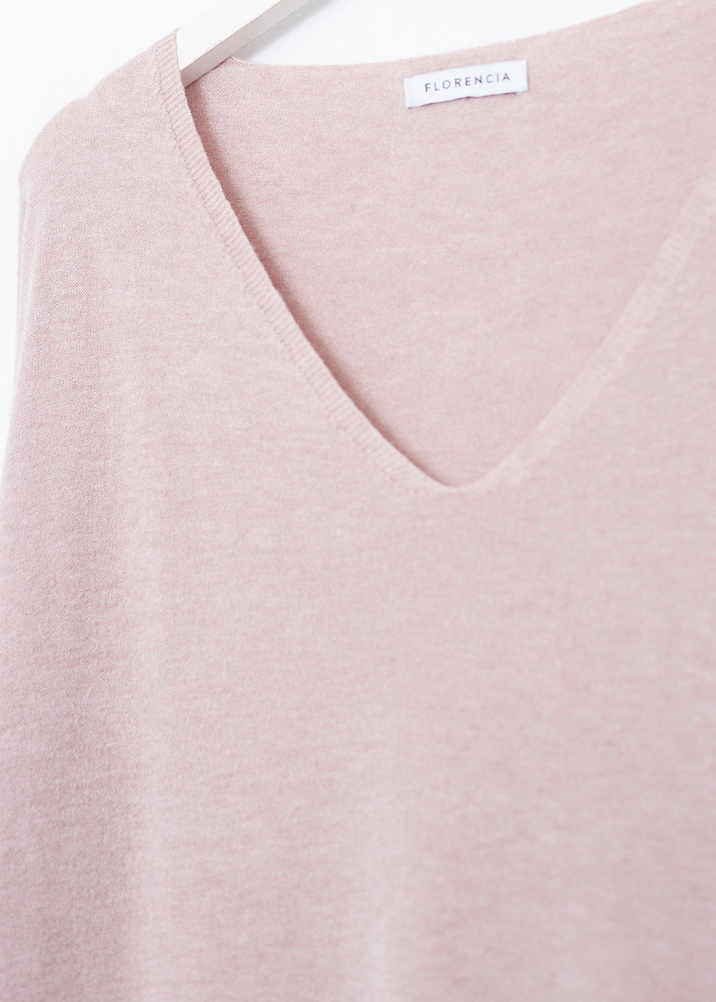 Seamless point-neck sweater