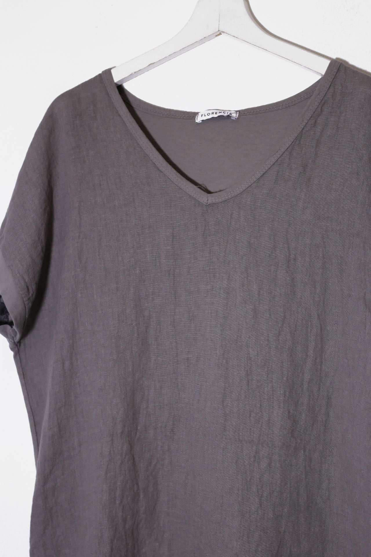 Camiseta lino cuello punta
