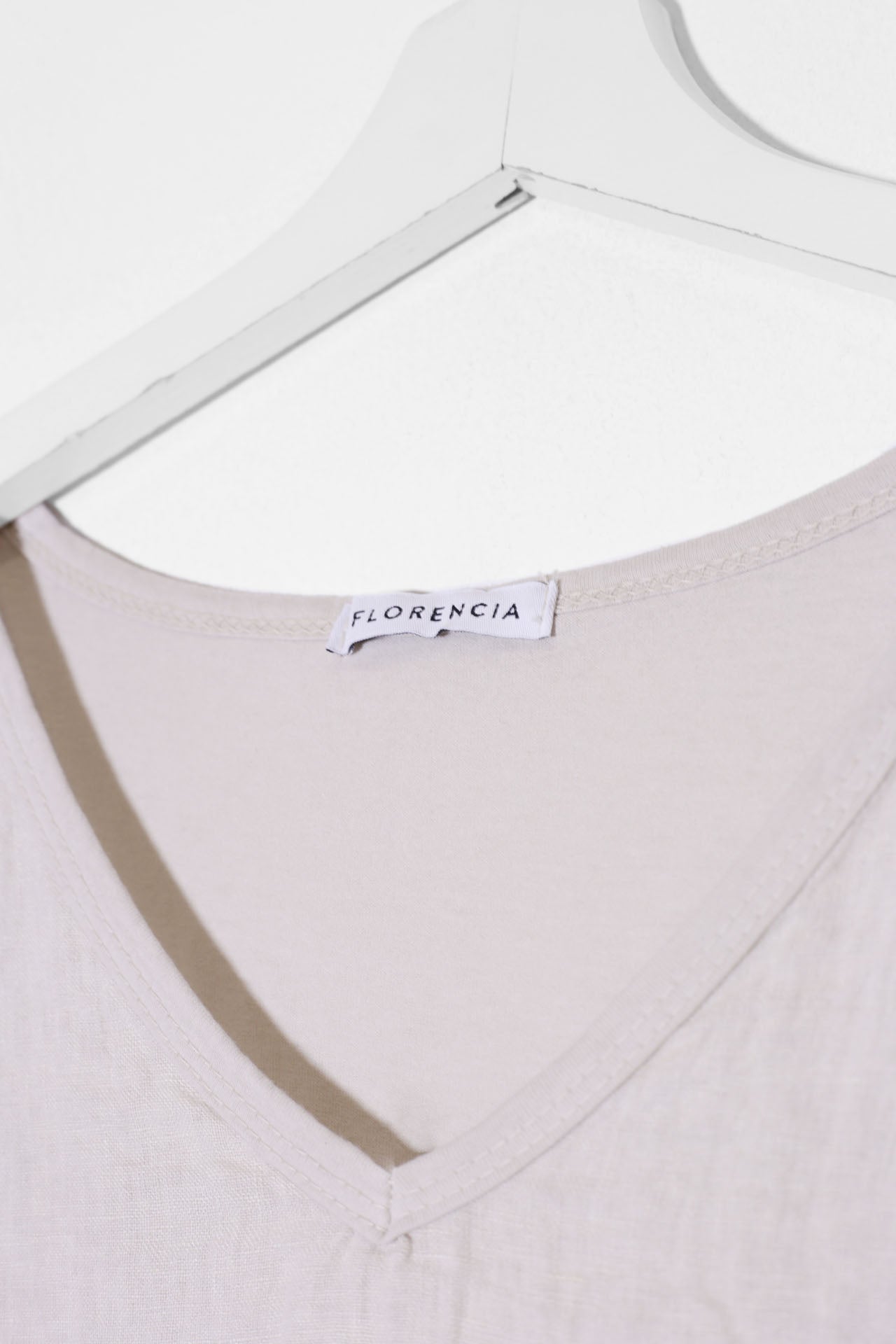 Camiseta lino cuello punta