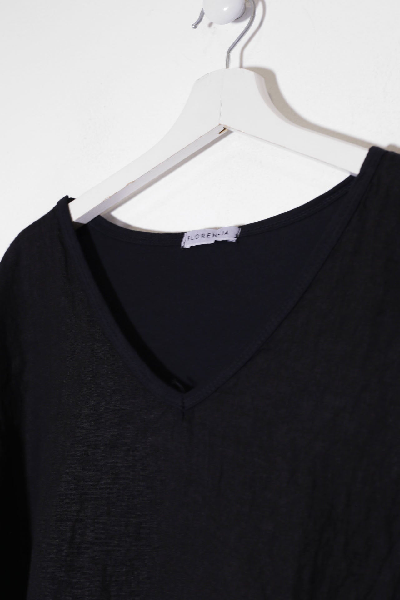 Camiseta lino cuello punta