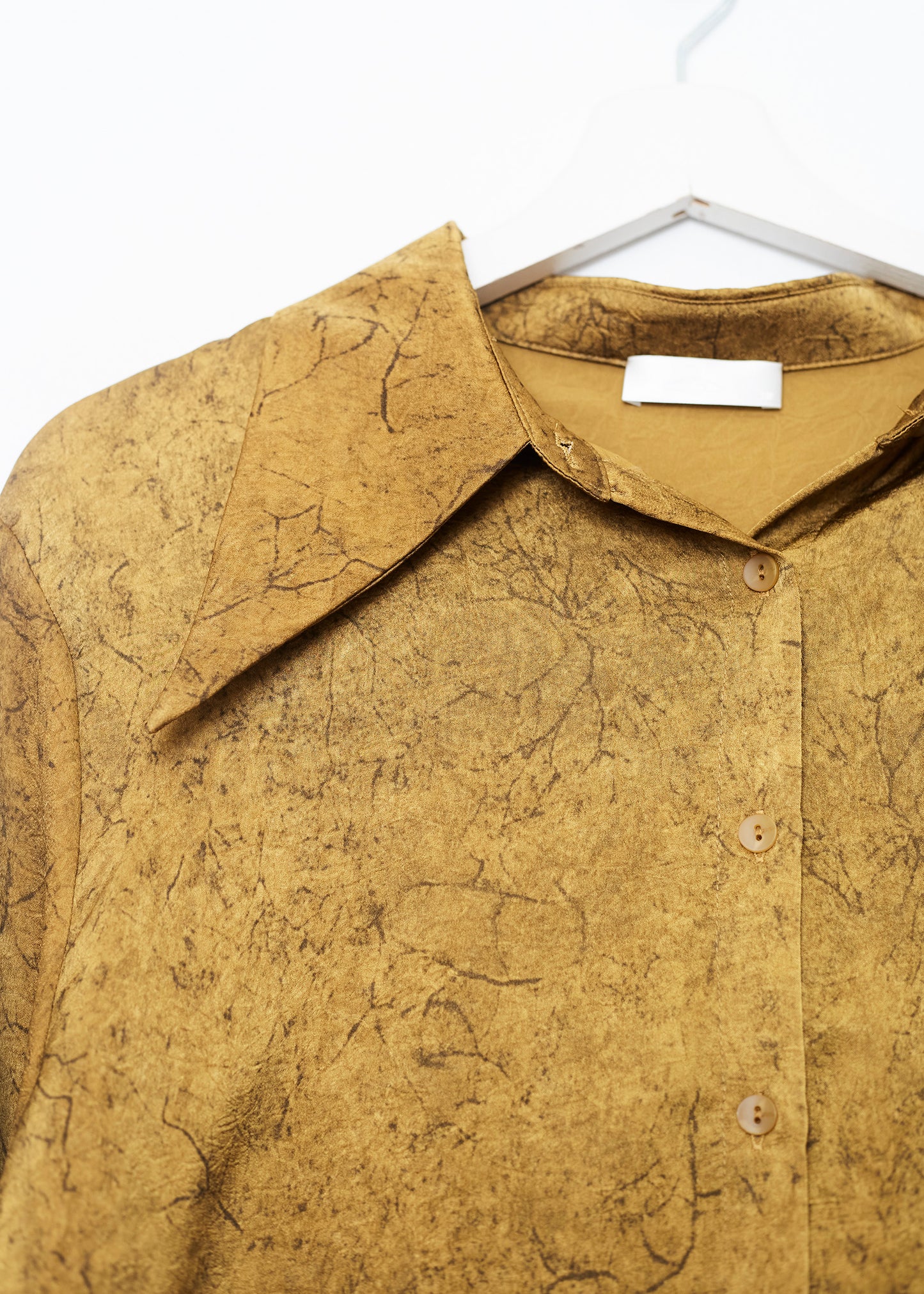 Oversized collar brocade shirt