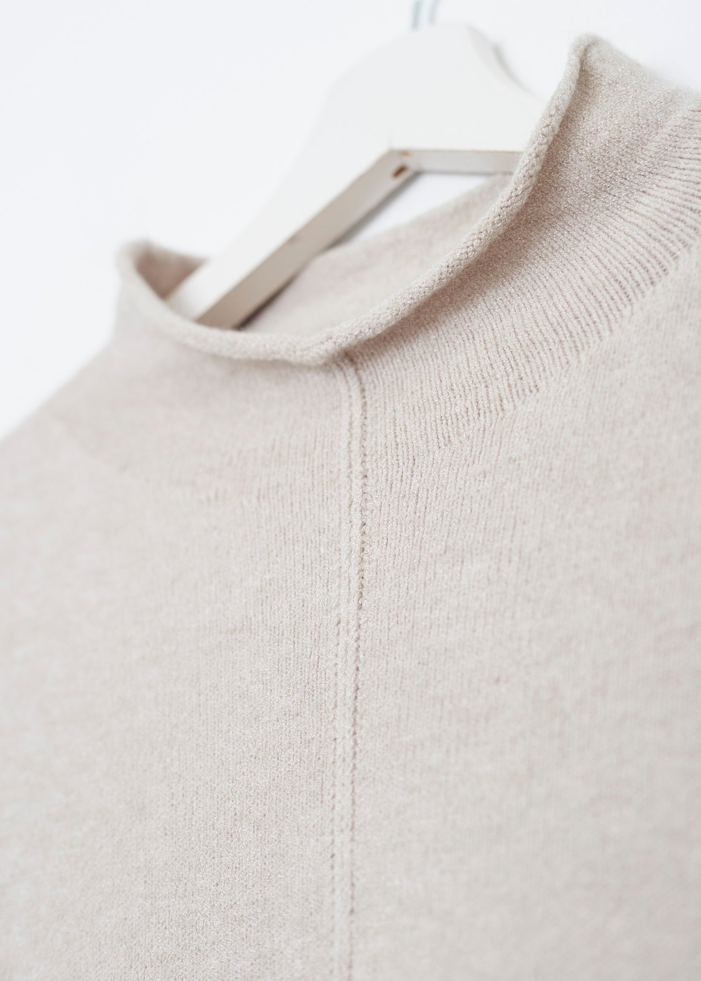 Seamless high neck jersey