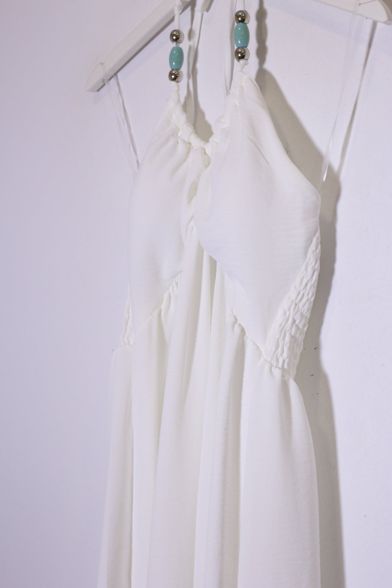 Vestido abalorios fluido corto