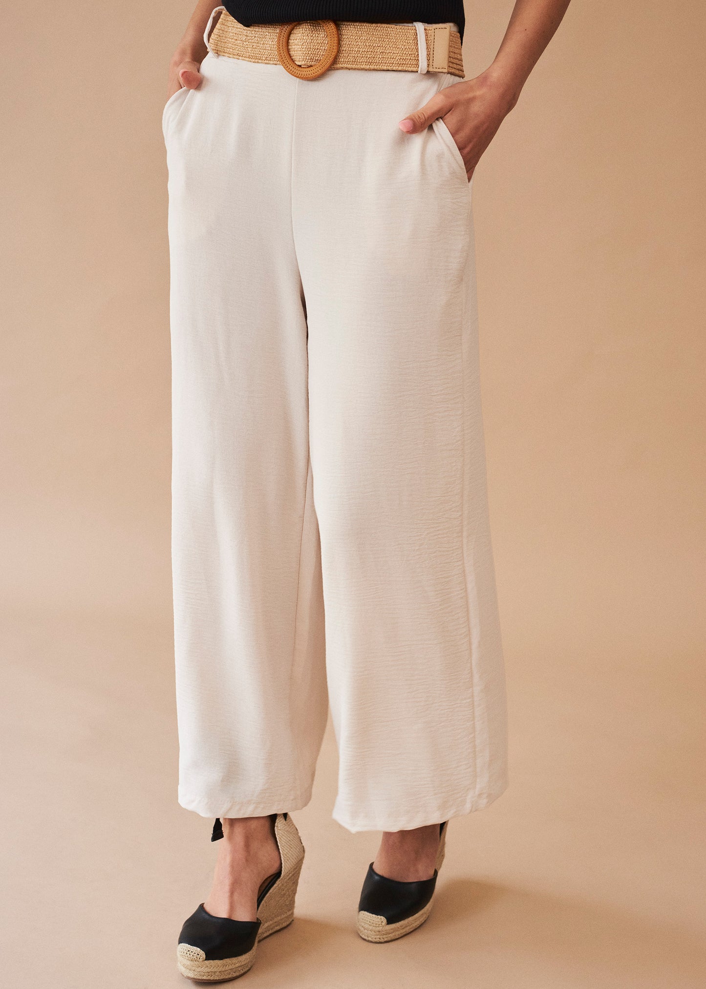 Flowy trousers with belt